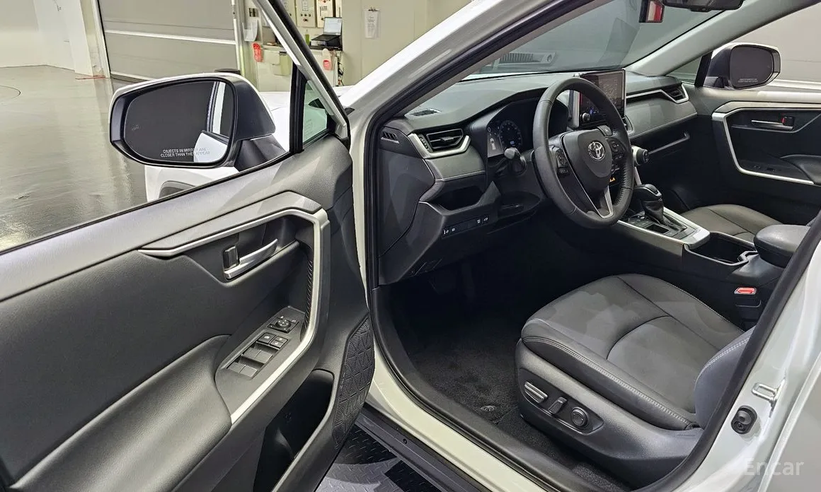 Фото 10 - Toyota RAV4