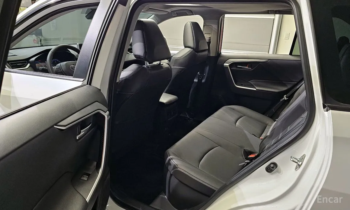 Фото 11 - Toyota RAV4