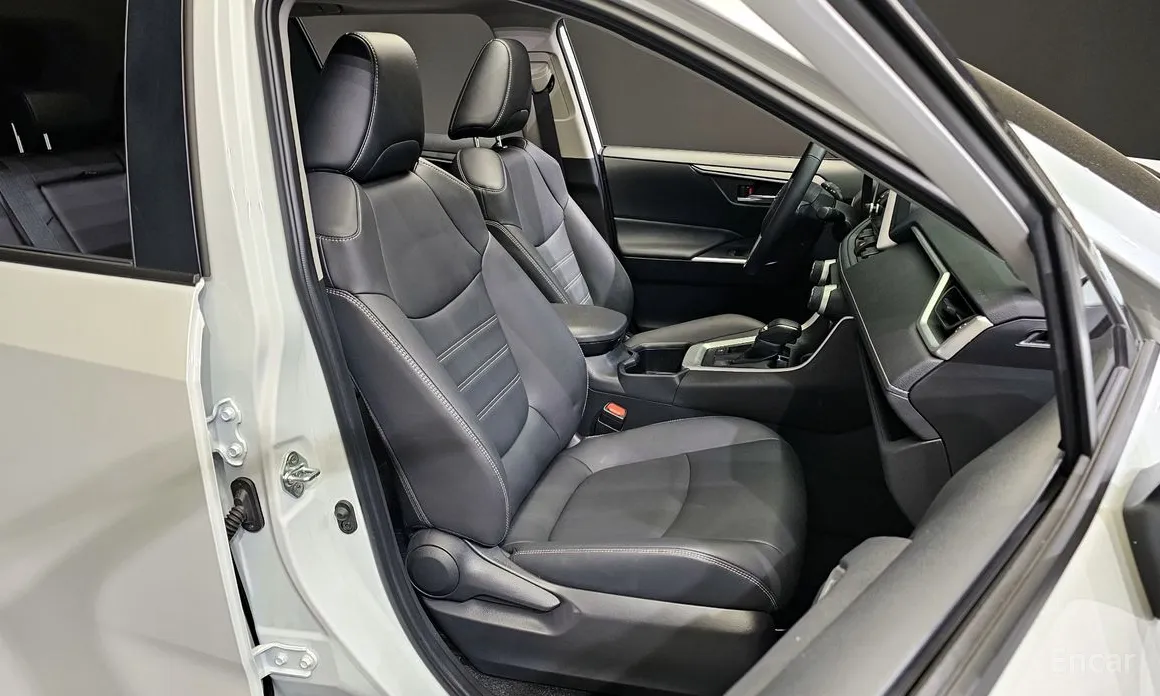 Фото 12 - Toyota RAV4