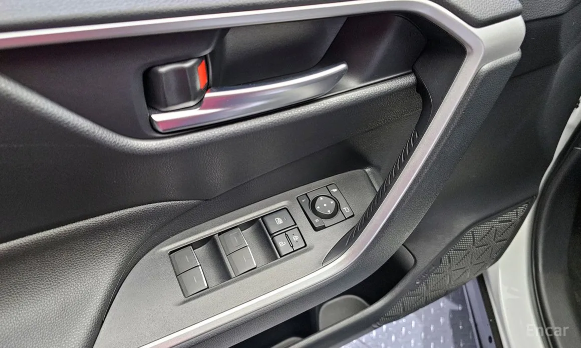 Фото 14 - Toyota RAV4