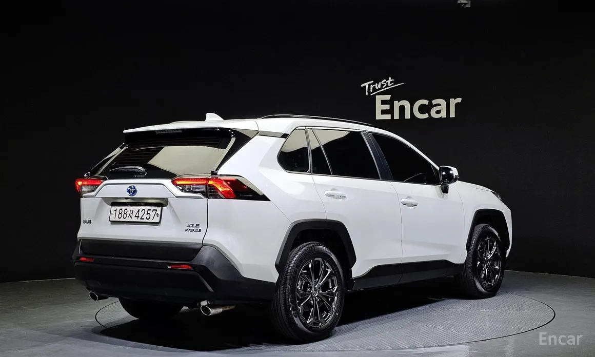 Фото 2 - Toyota RAV4