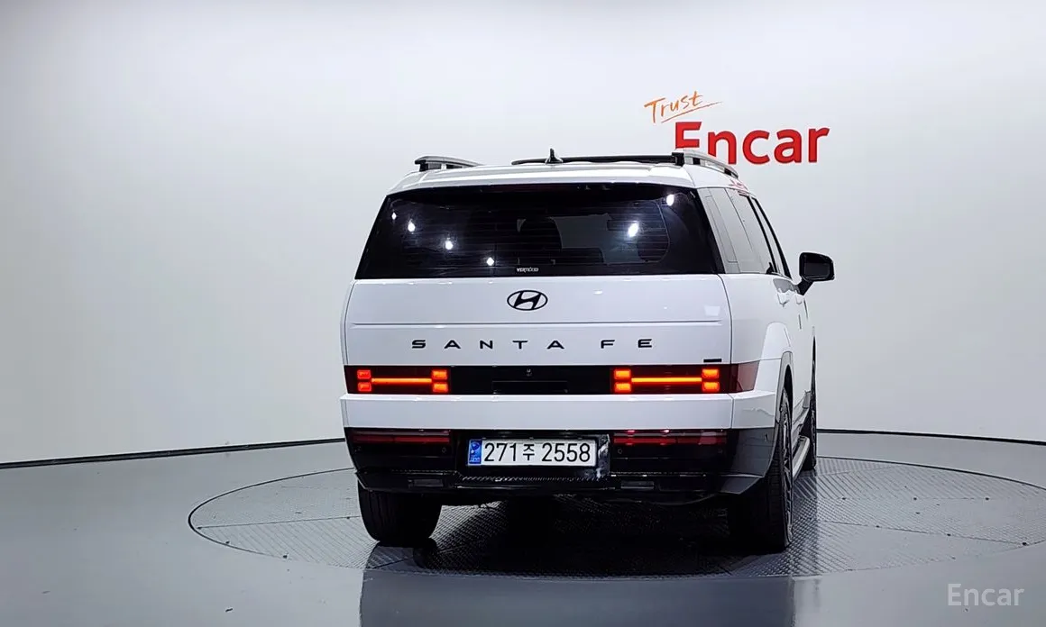 Фото 4 - Hyundai Santa Fe