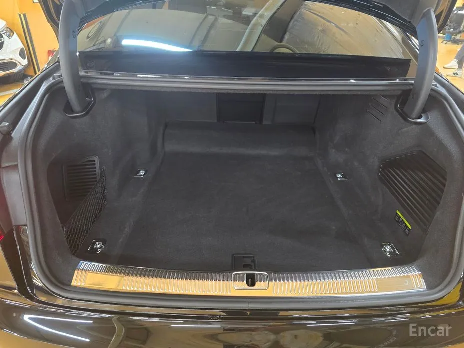 Фото 3 - Audi A8