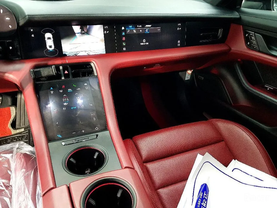 Фото 10 - Porsche Taycan