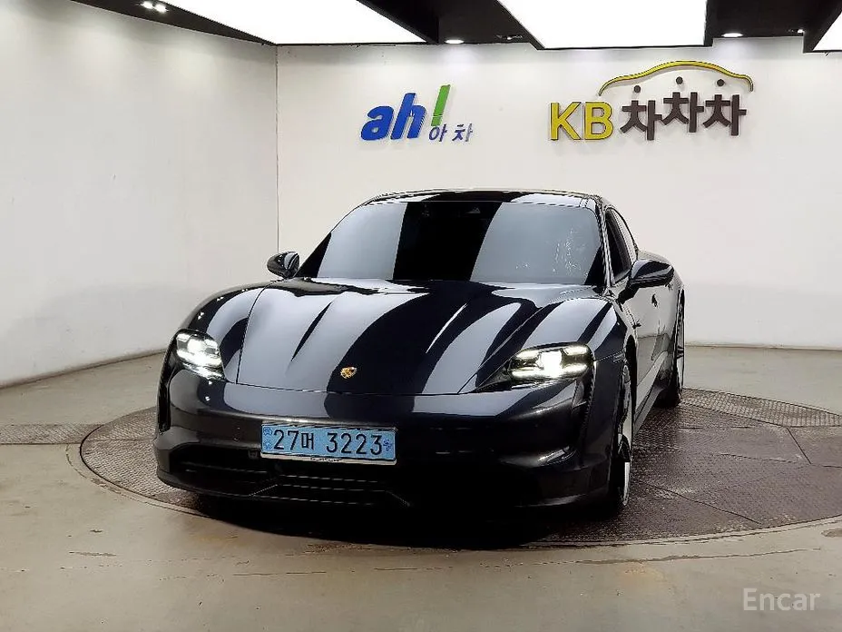 Фото 2 - Porsche Taycan