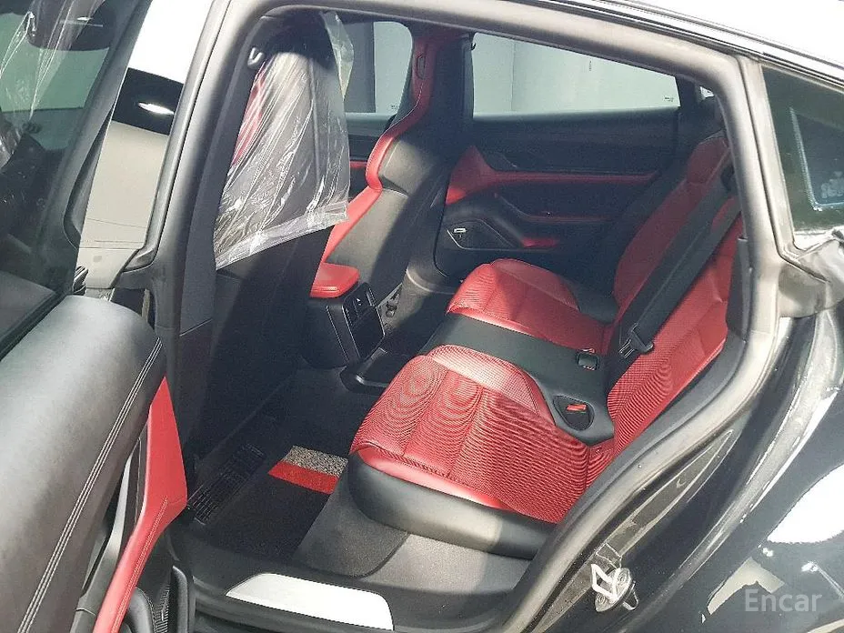 Фото 9 - Porsche Taycan