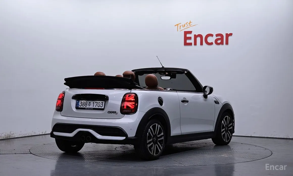 Фото 2 - Mini Cooper Convertible
