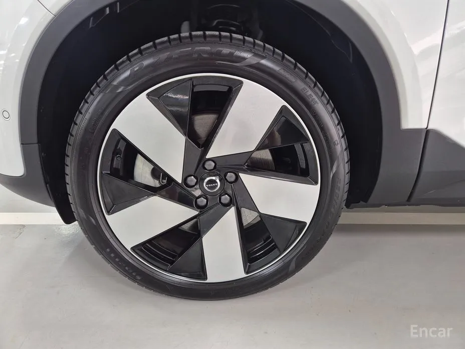 Фото 5 - Volvo C40