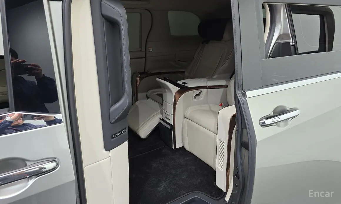 Фото 11 - Lexus LM