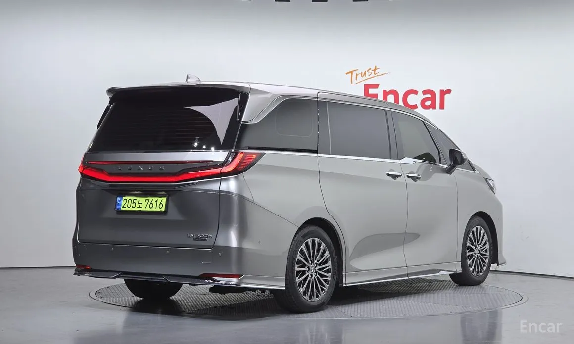 Фото 2 - Lexus LM