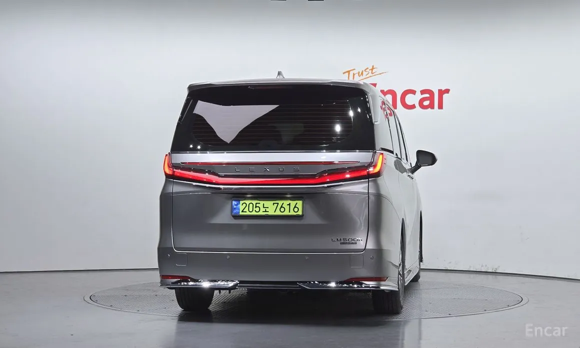 Фото 4 - Lexus LM