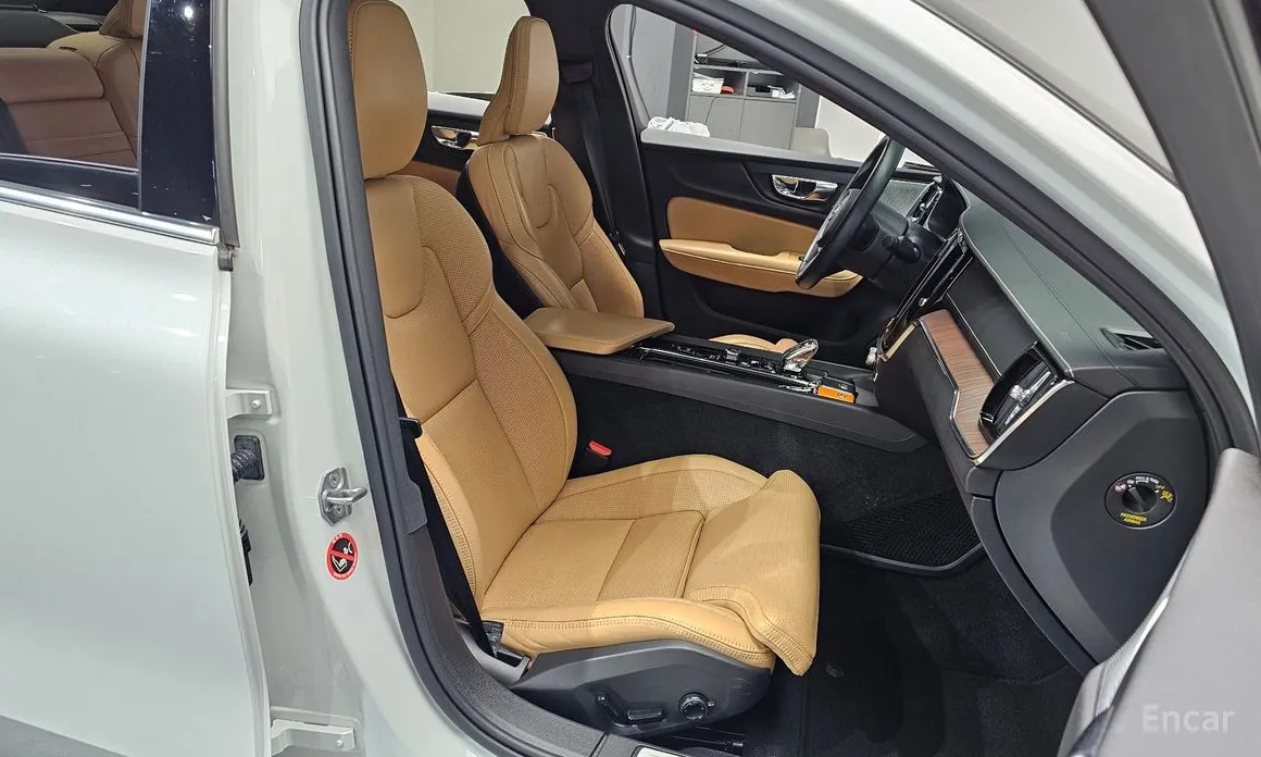 Фото 10 - Volvo S60