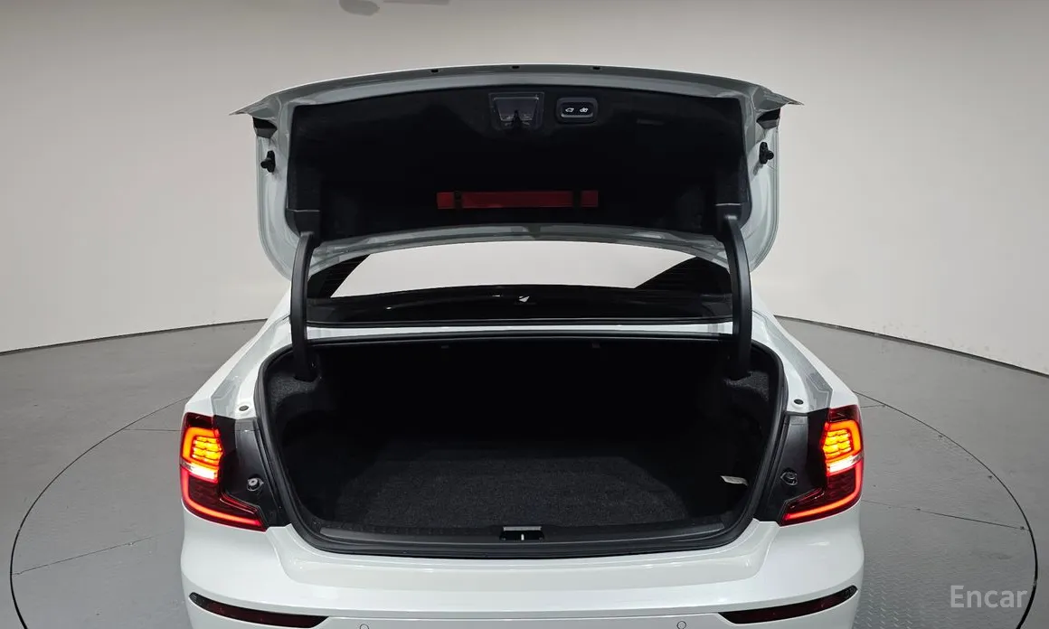 Фото 20 - Volvo S60