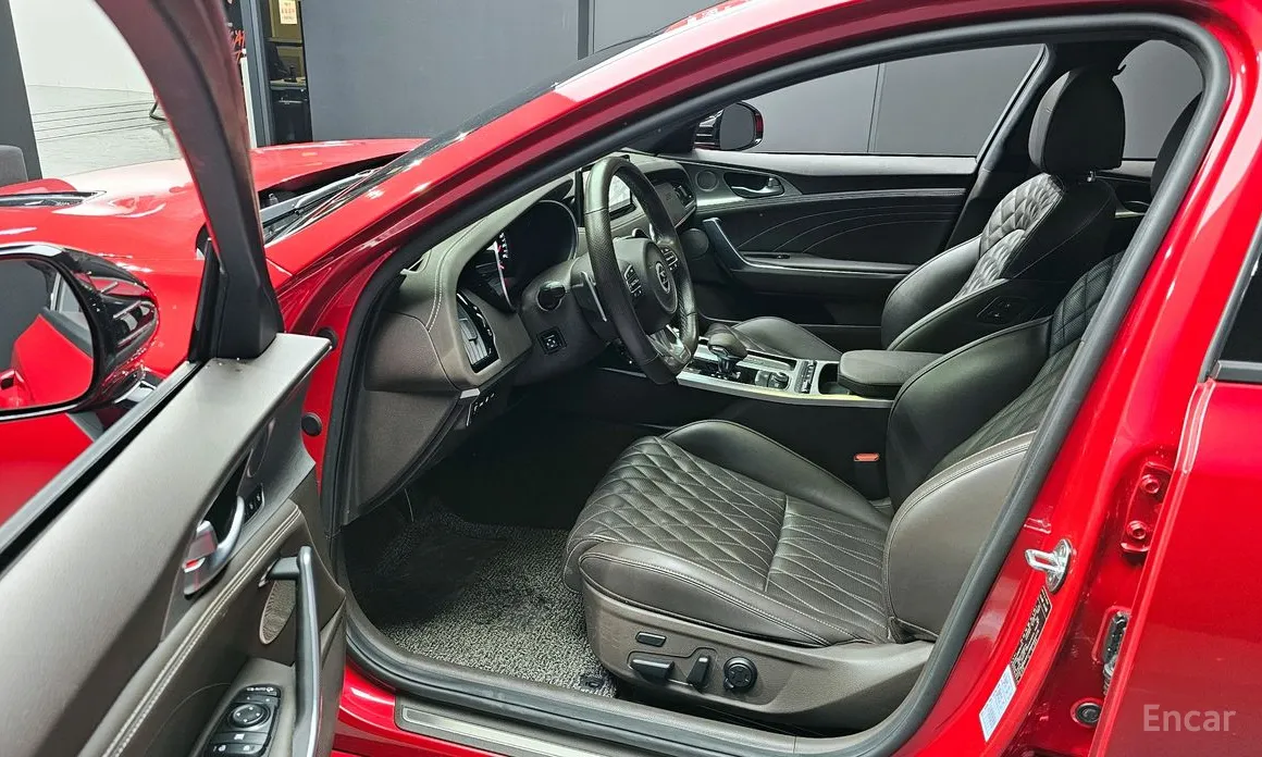 Фото 10 - Kia Stinger