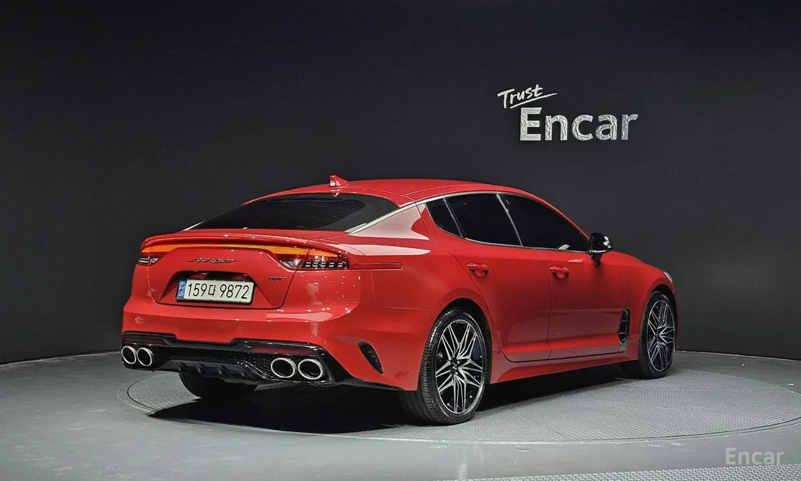 Фото 2 - Kia Stinger