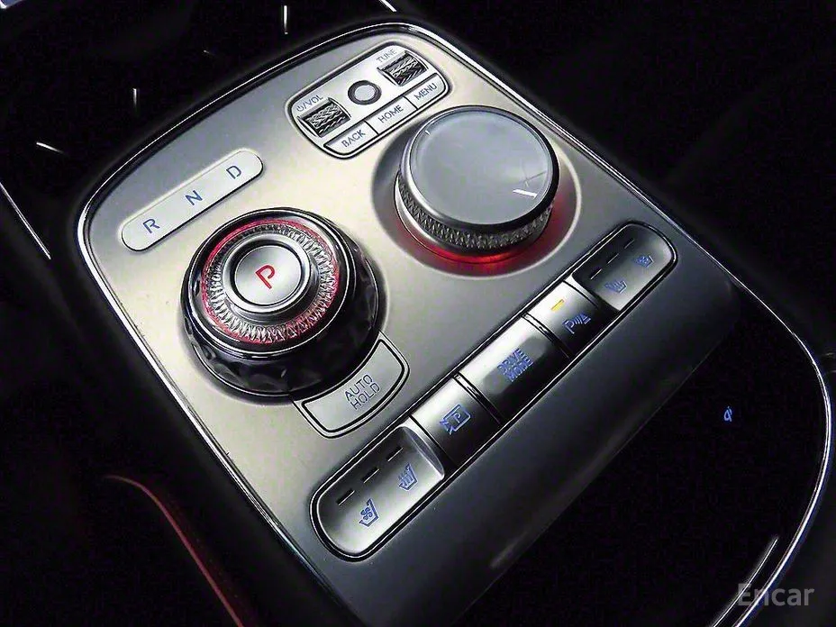 Фото 12 - Genesis G90