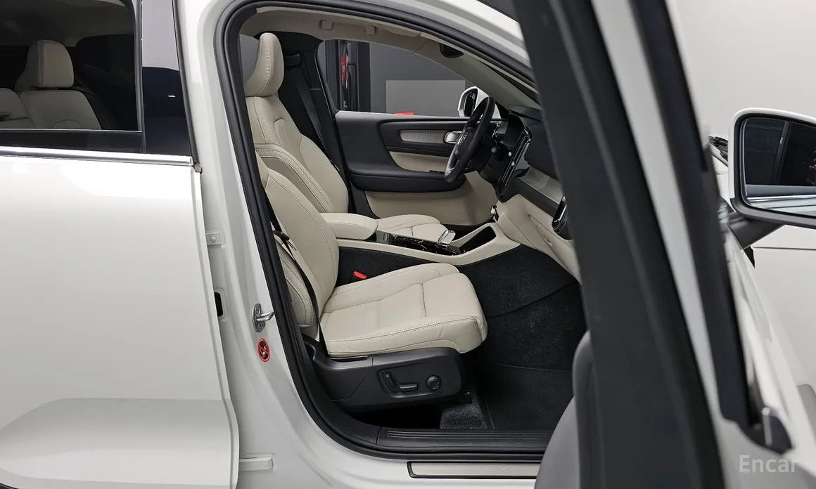 Фото 11 - Volvo XC40