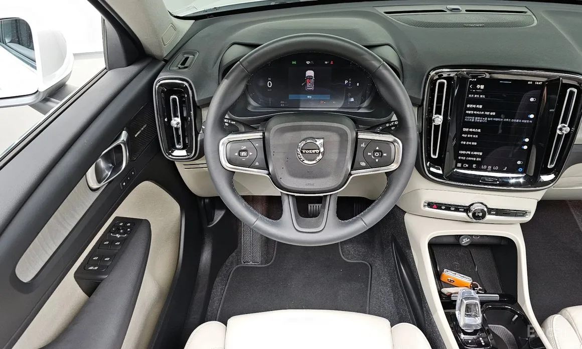 Фото 13 - Volvo XC40