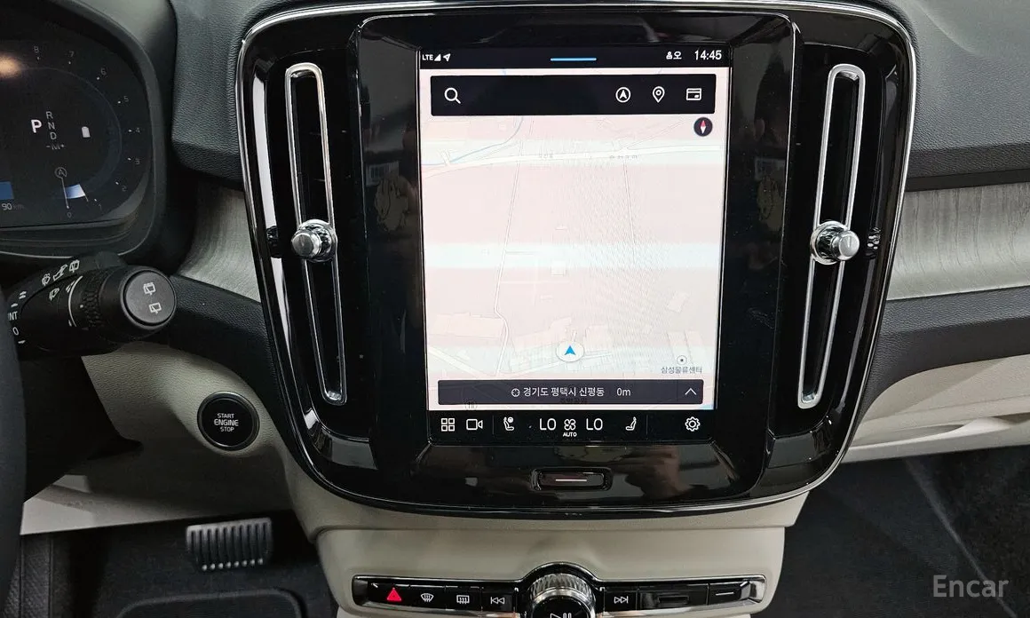 Фото 14 - Volvo XC40