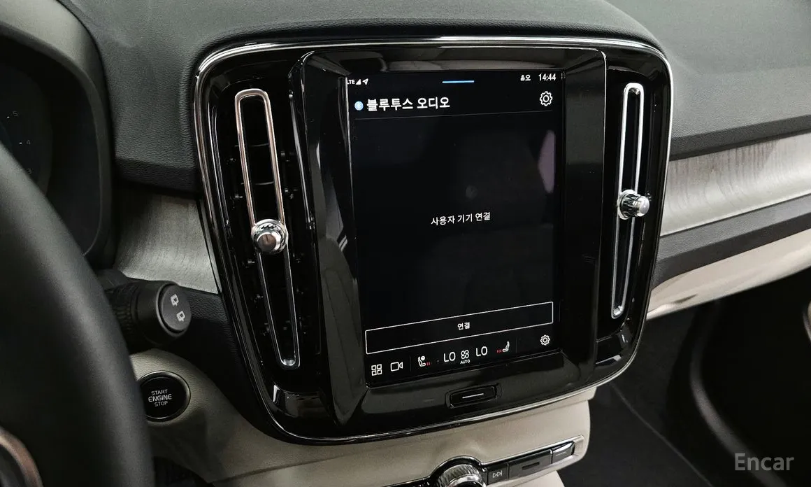 Фото 16 - Volvo XC40