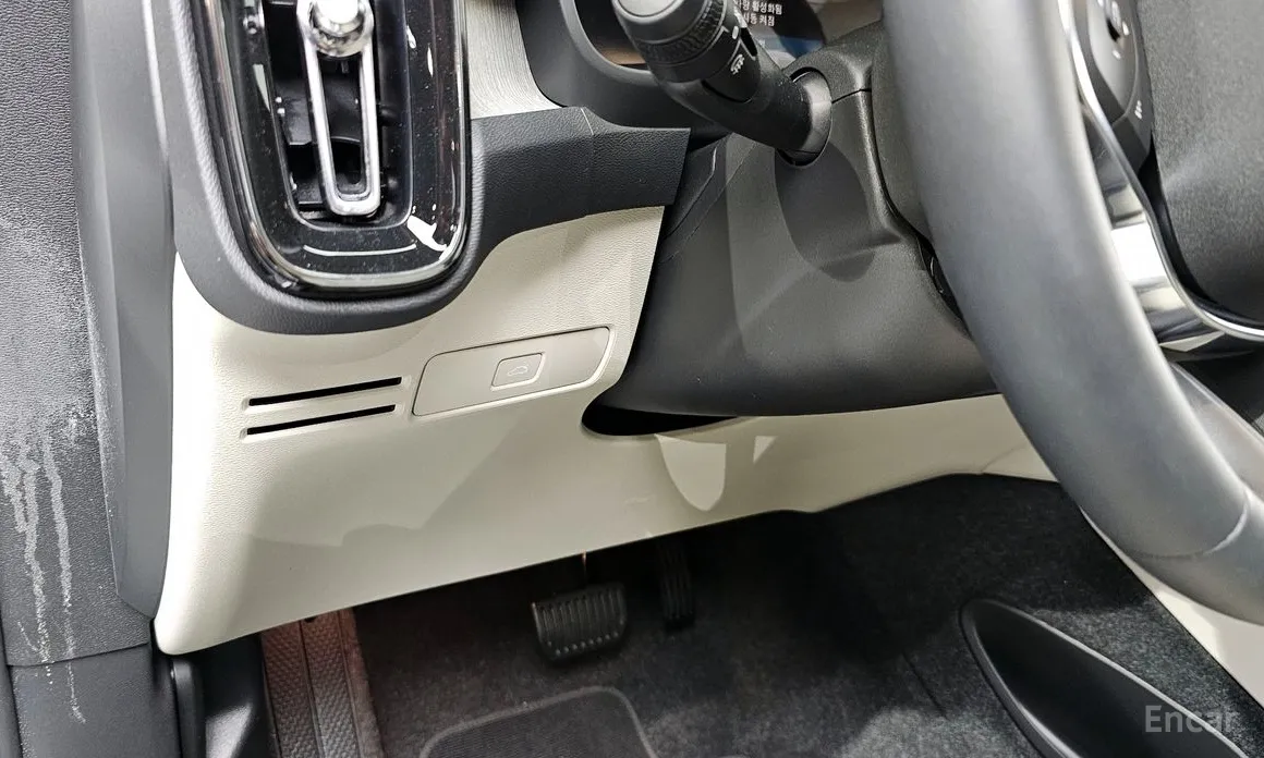 Фото 17 - Volvo XC40