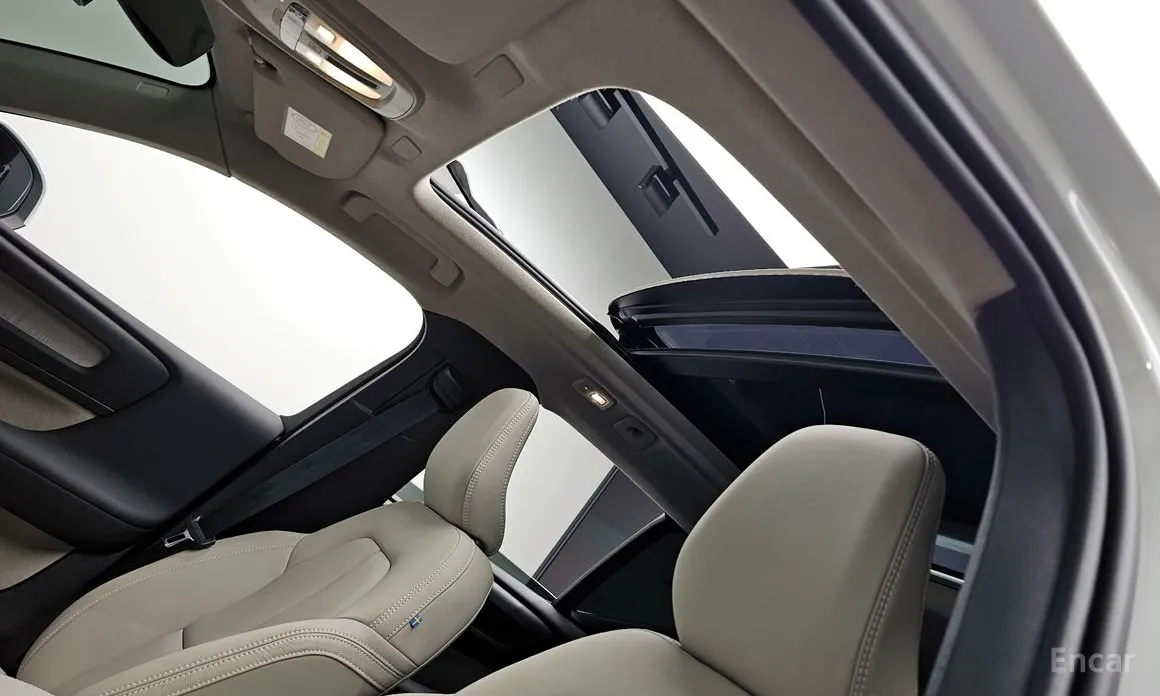 Фото 19 - Volvo XC40