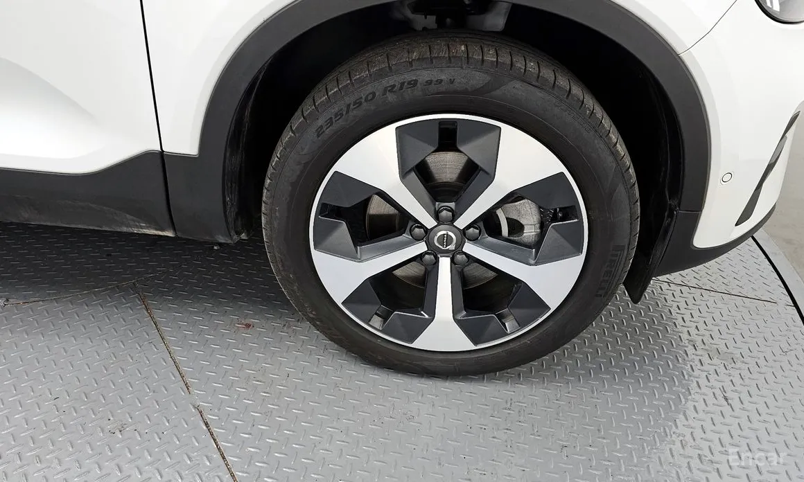 Фото 5 - Volvo XC40