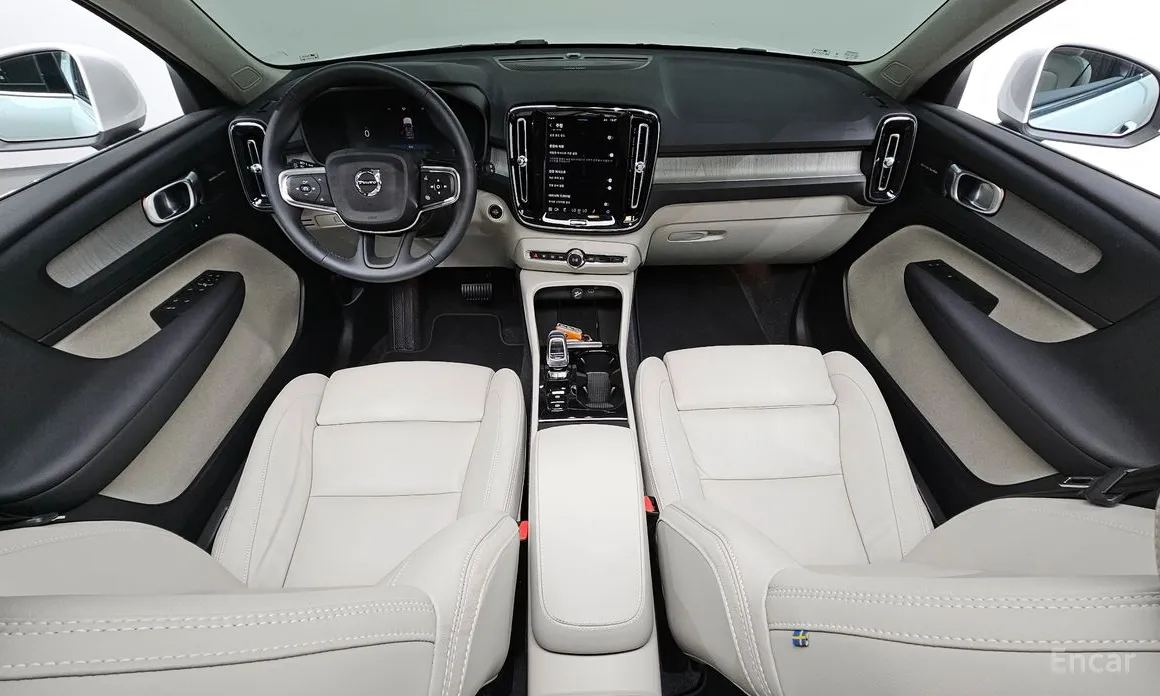 Фото 7 - Volvo XC40