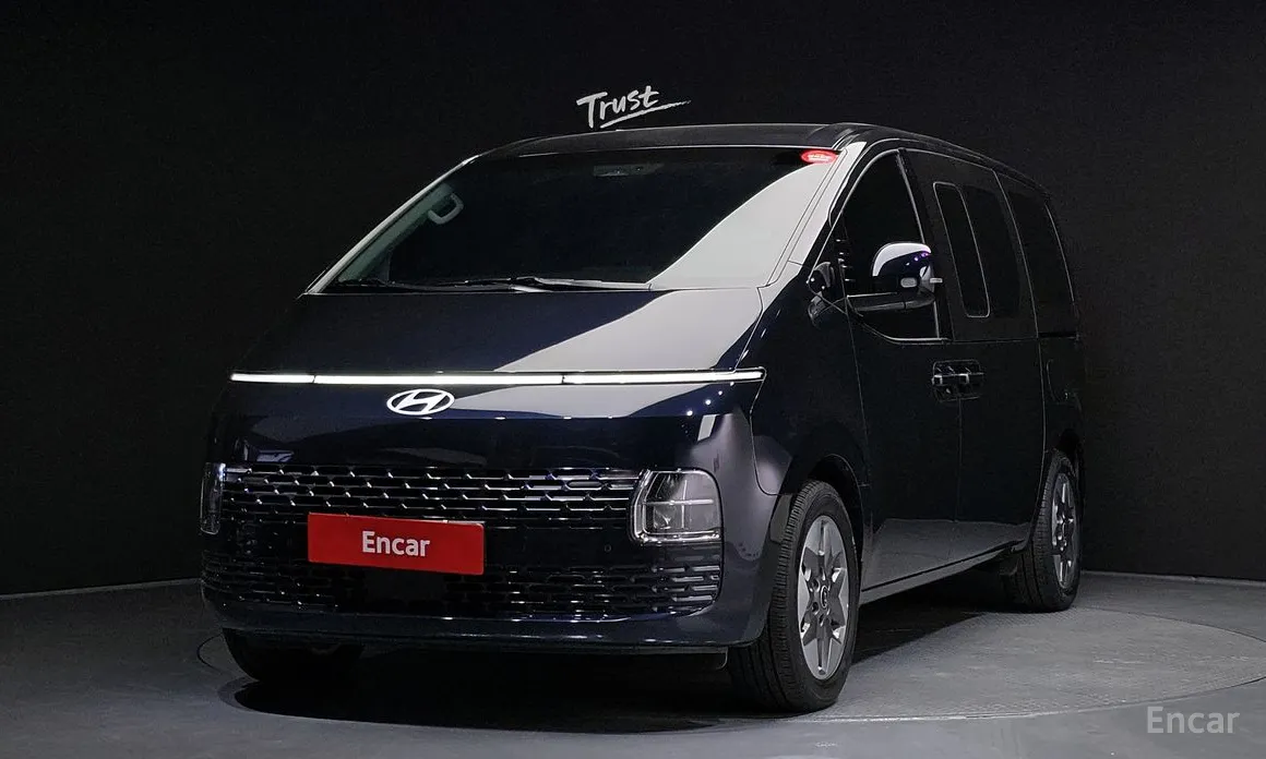 Фото 1 - Hyundai Staria