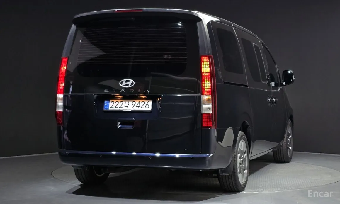 Фото 2 - Hyundai Staria