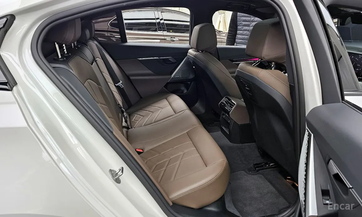 Фото 12 - BMW 5 Series