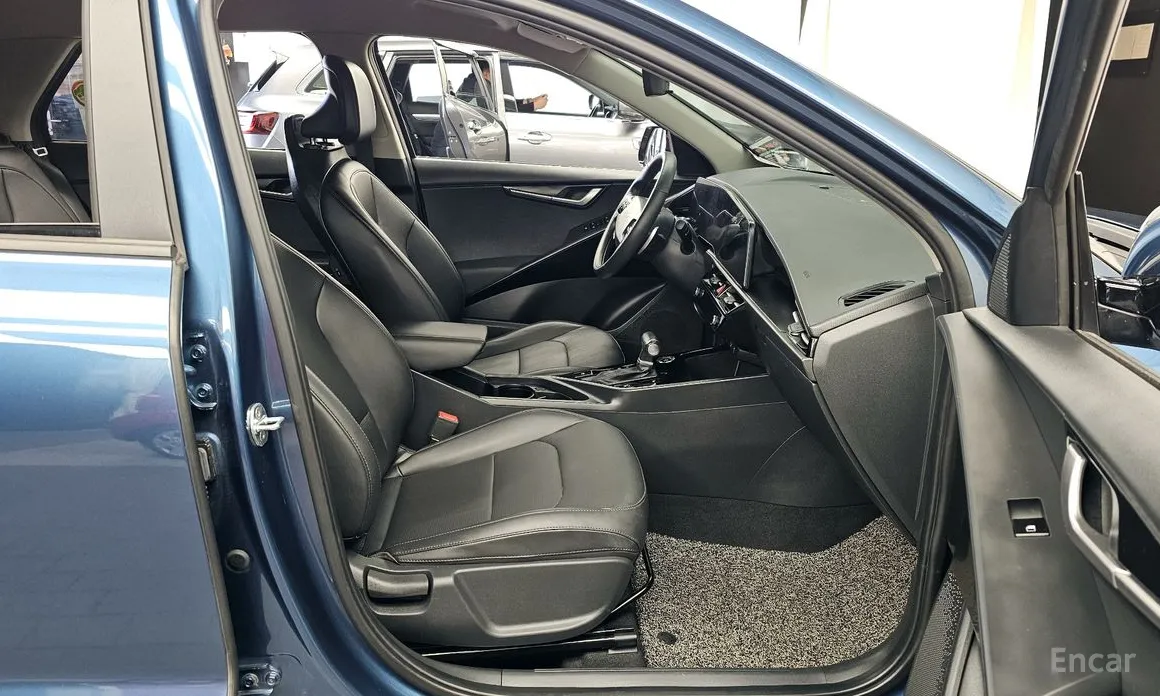 Фото 11 - Kia Niro