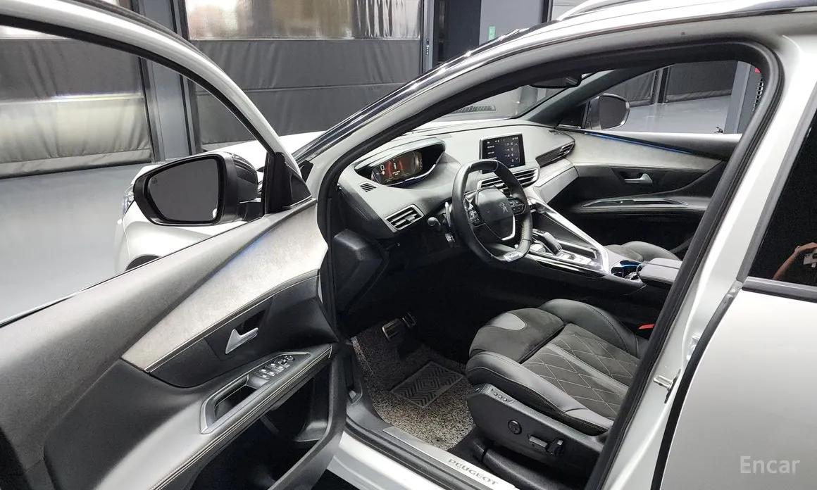 Фото 10 - Peugeot 5008