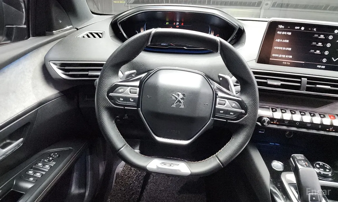 Фото 13 - Peugeot 5008