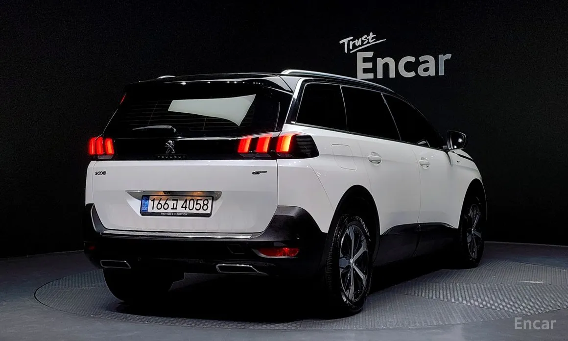 Фото 2 - Peugeot 5008