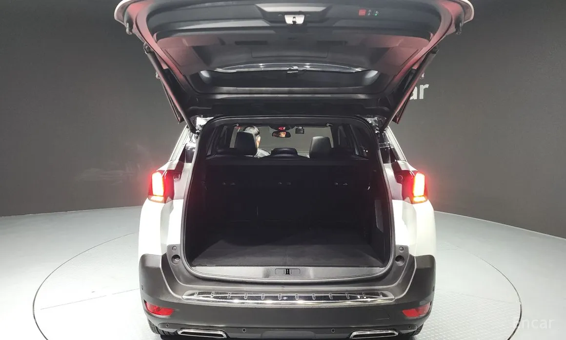 Фото 20 - Peugeot 5008