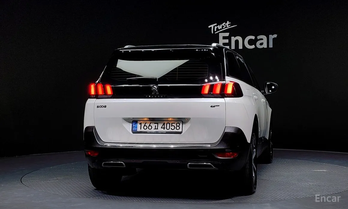 Фото 4 - Peugeot 5008