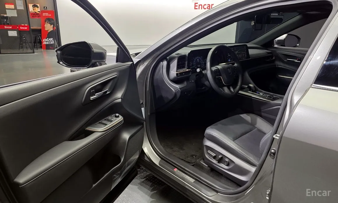 Фото 10 - Toyota Crown