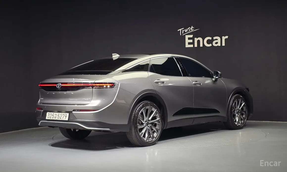 Фото 2 - Toyota Crown