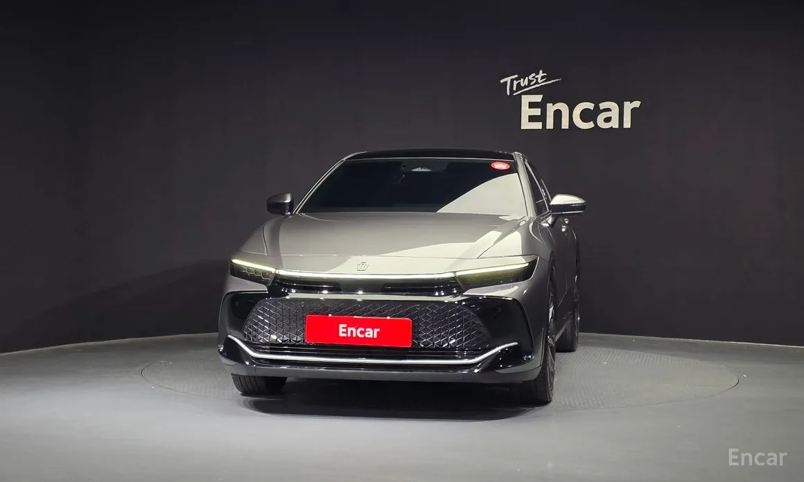 Фото 3 - Toyota Crown