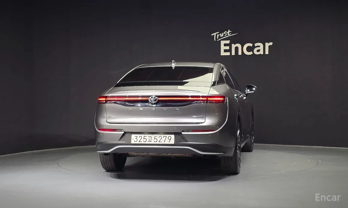 Фото 4 - Toyota Crown