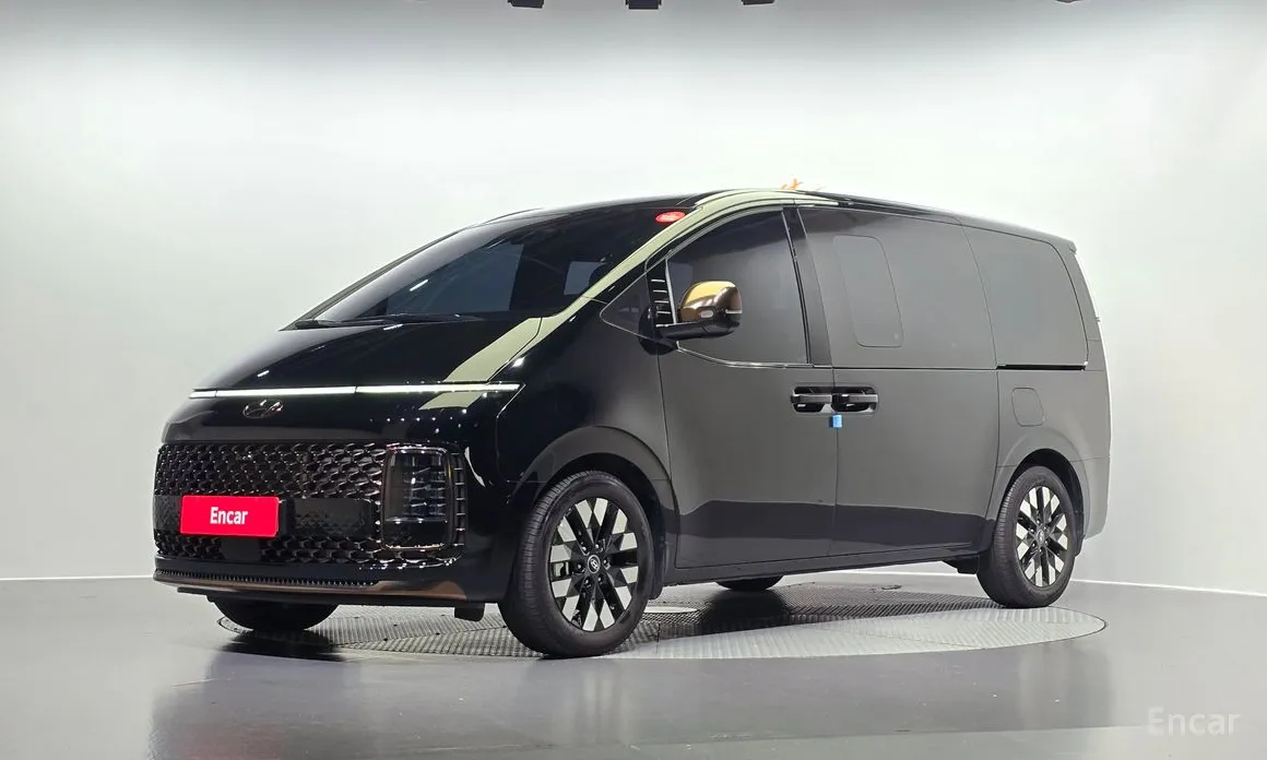 Фото 1 - Hyundai Staria