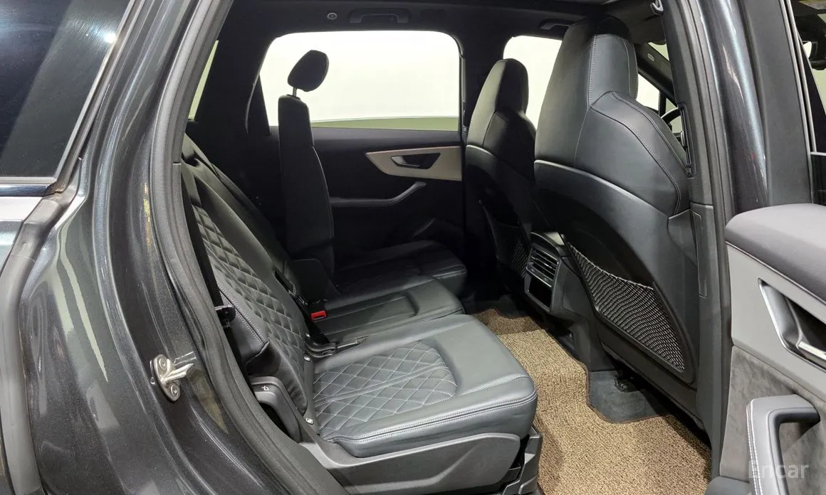 Фото 12 - Audi Q7