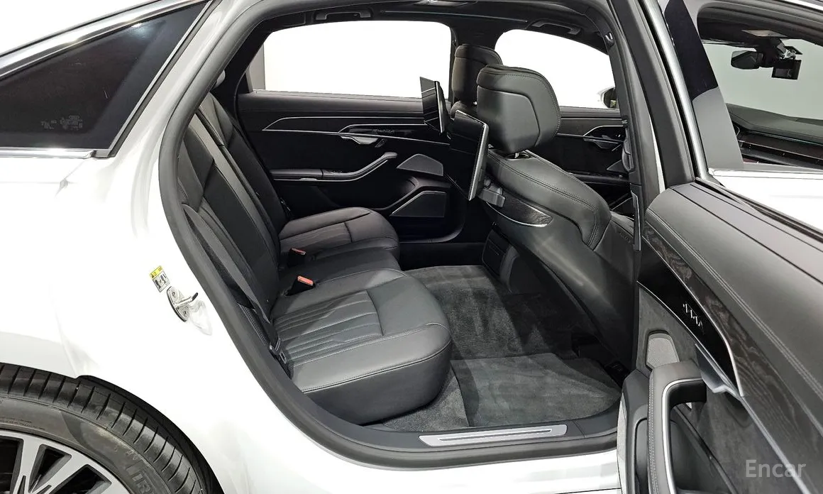 Фото 12 - Audi A8