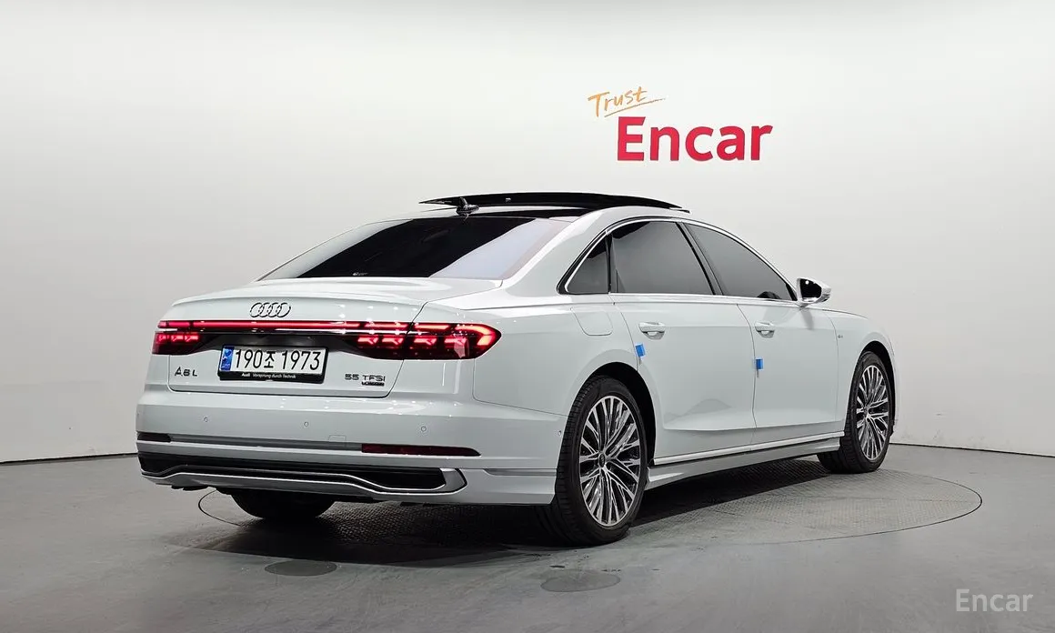 Фото 2 - Audi A8