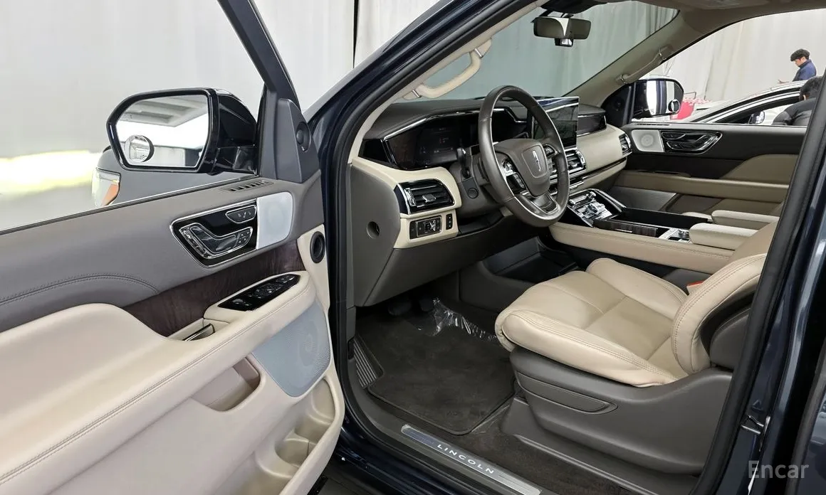 Фото 10 - Lincoln Navigator