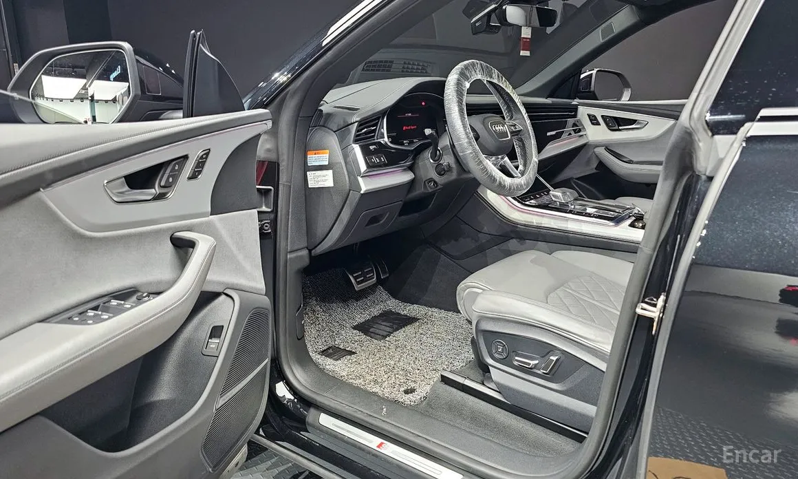 Фото 10 - Audi Q8