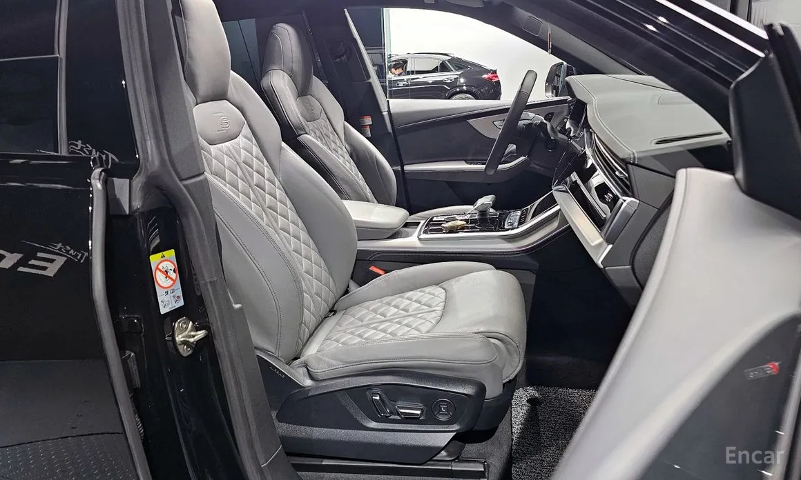 Фото 11 - Audi Q8