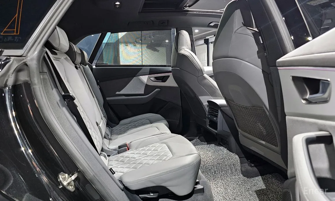 Фото 12 - Audi Q8