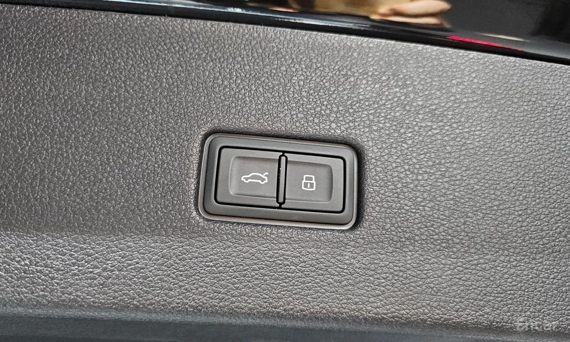 Фото 17 - Audi Q8